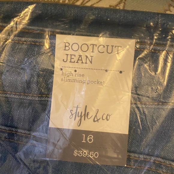 MACYS SZ 16 BOOT CUT HIGH RISE SLIMMING JEANS NWT NIP - Picture 3 of 7